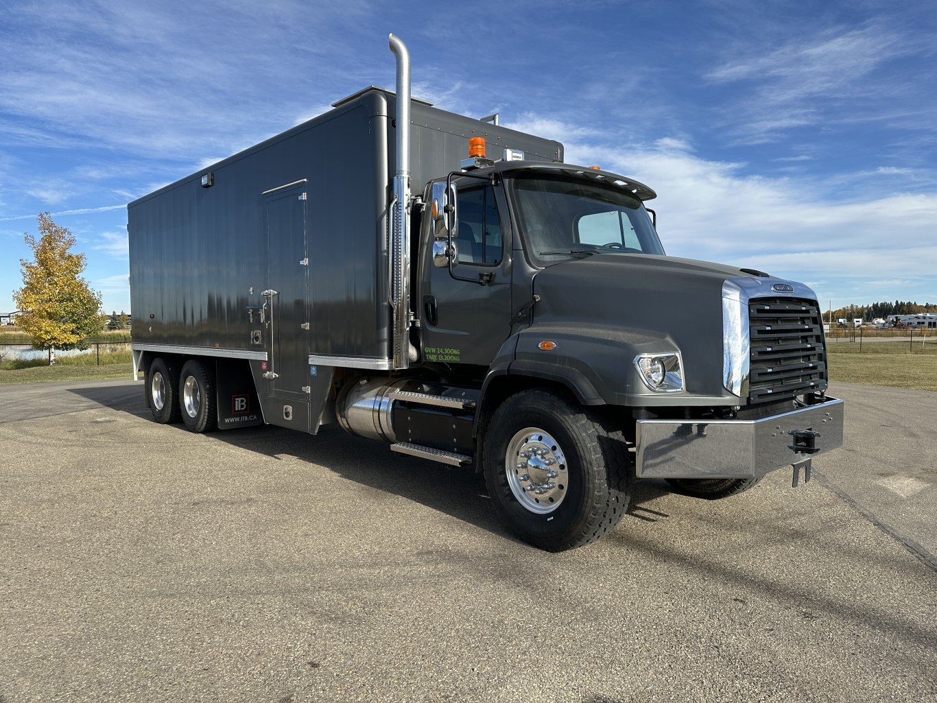 2024 Freightiner 114SD Tandem Steam Truck