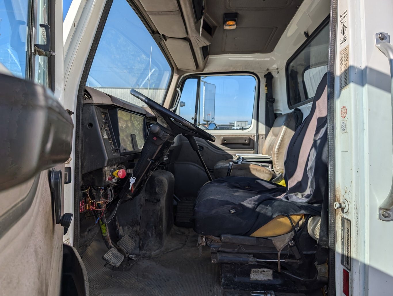 2001 International 4700 S/A Boiler/Steam Truck