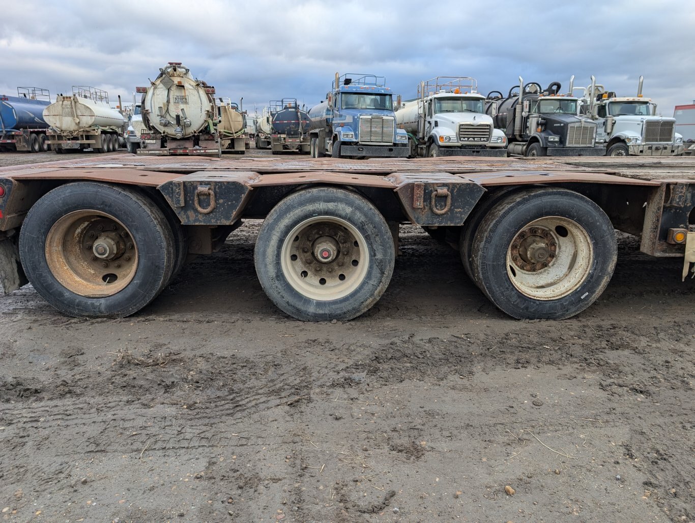 1998 Gerry's Tri/axle Scissorneck Trailer