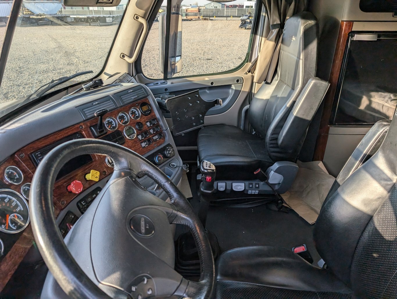 2017 Freightliner Cascadia 125 T/A Sleeper Truck Tractor