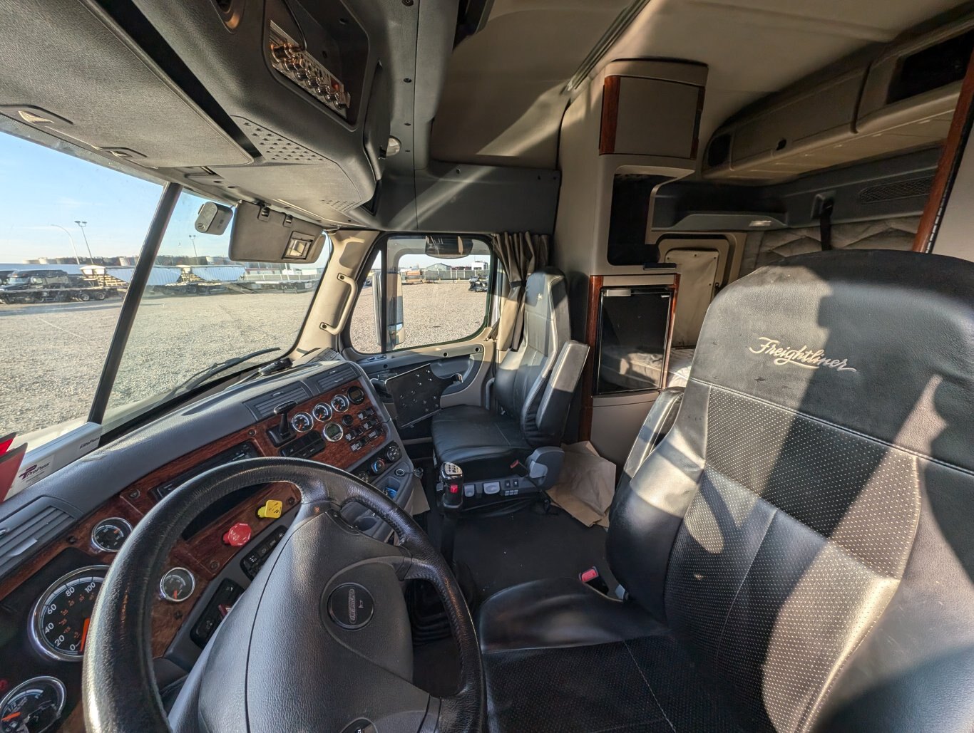 2017 Freightliner Cascadia 125 T/A Sleeper Truck Tractor