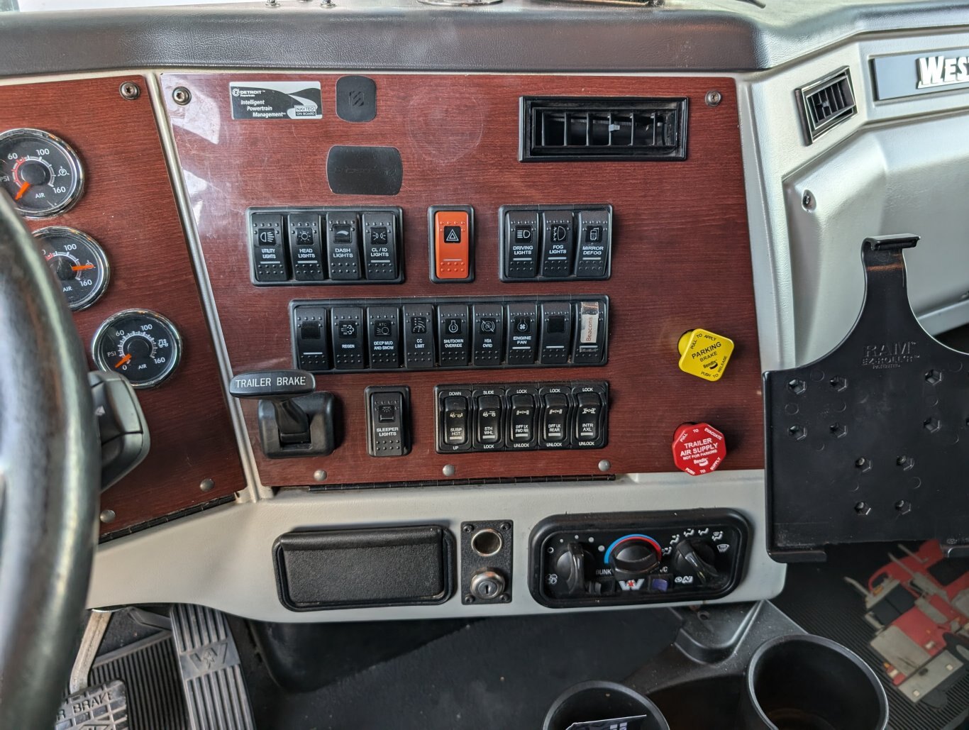 2016 Western Star 5700XE T/A Sleeper Truck Tractor