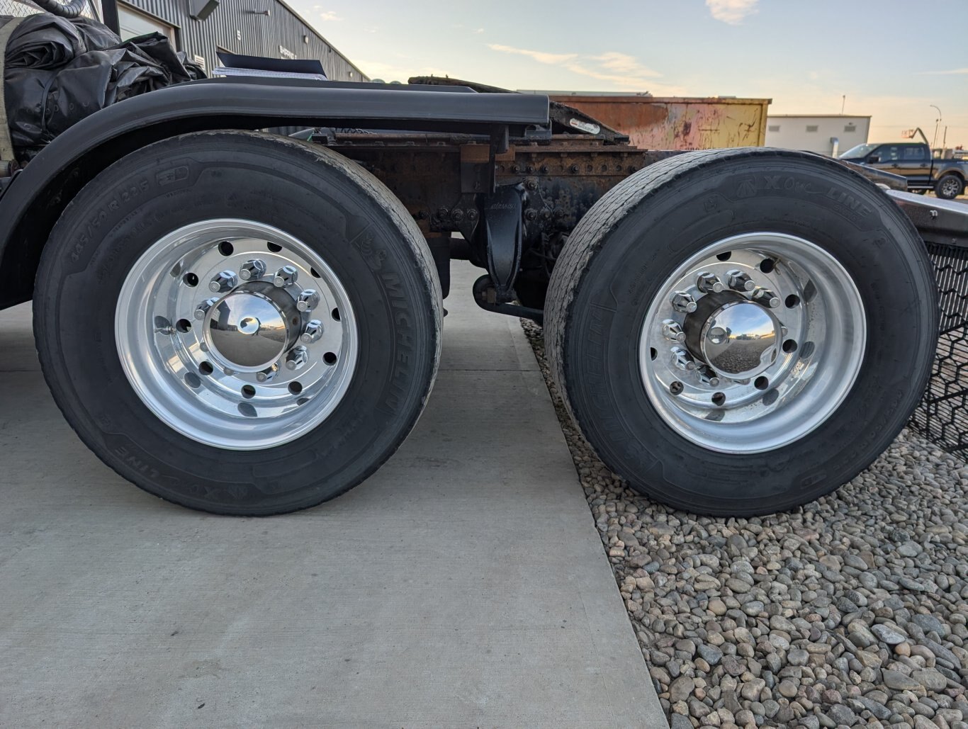 2016 Western Star 5700XE T/A Sleeper Truck Tractor