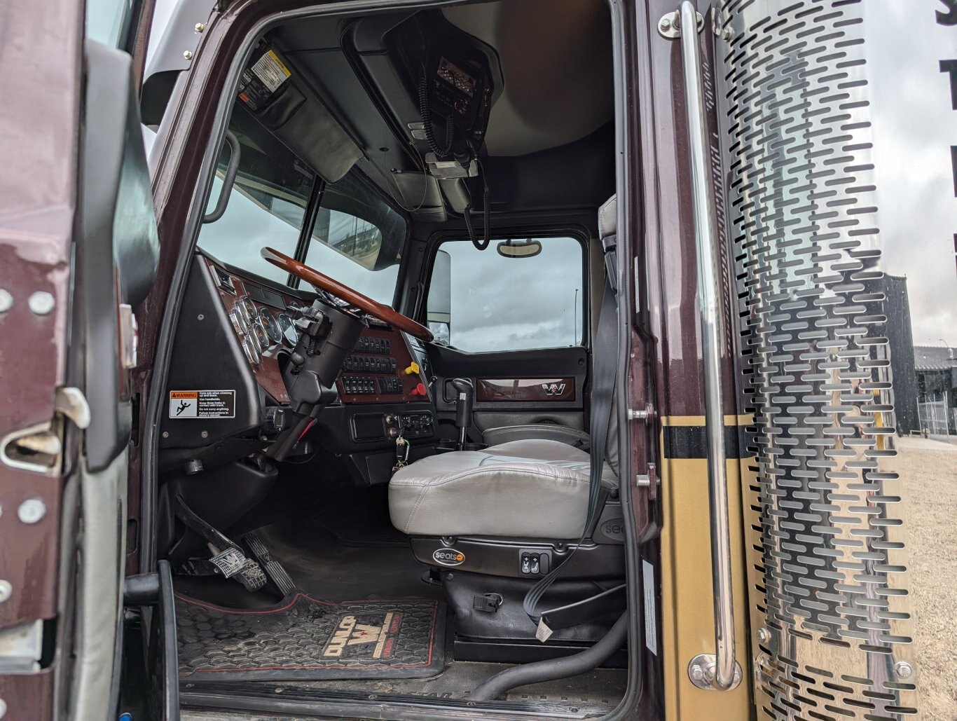 2018 Western Star 4900EX Glider T/A Sleeper Truck Tractor