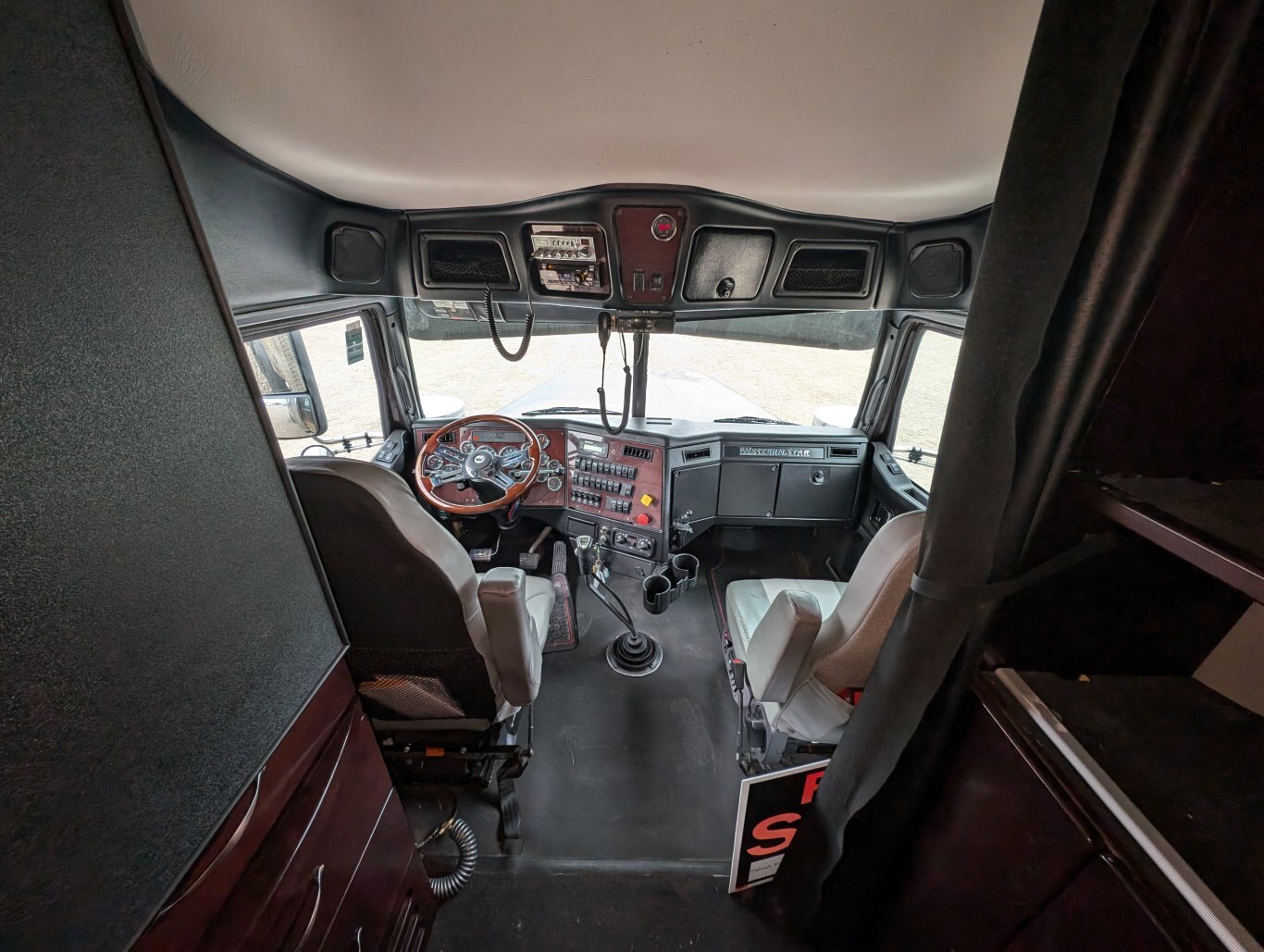 2018 Western Star 4900EX Glider T/A Sleeper Truck Tractor