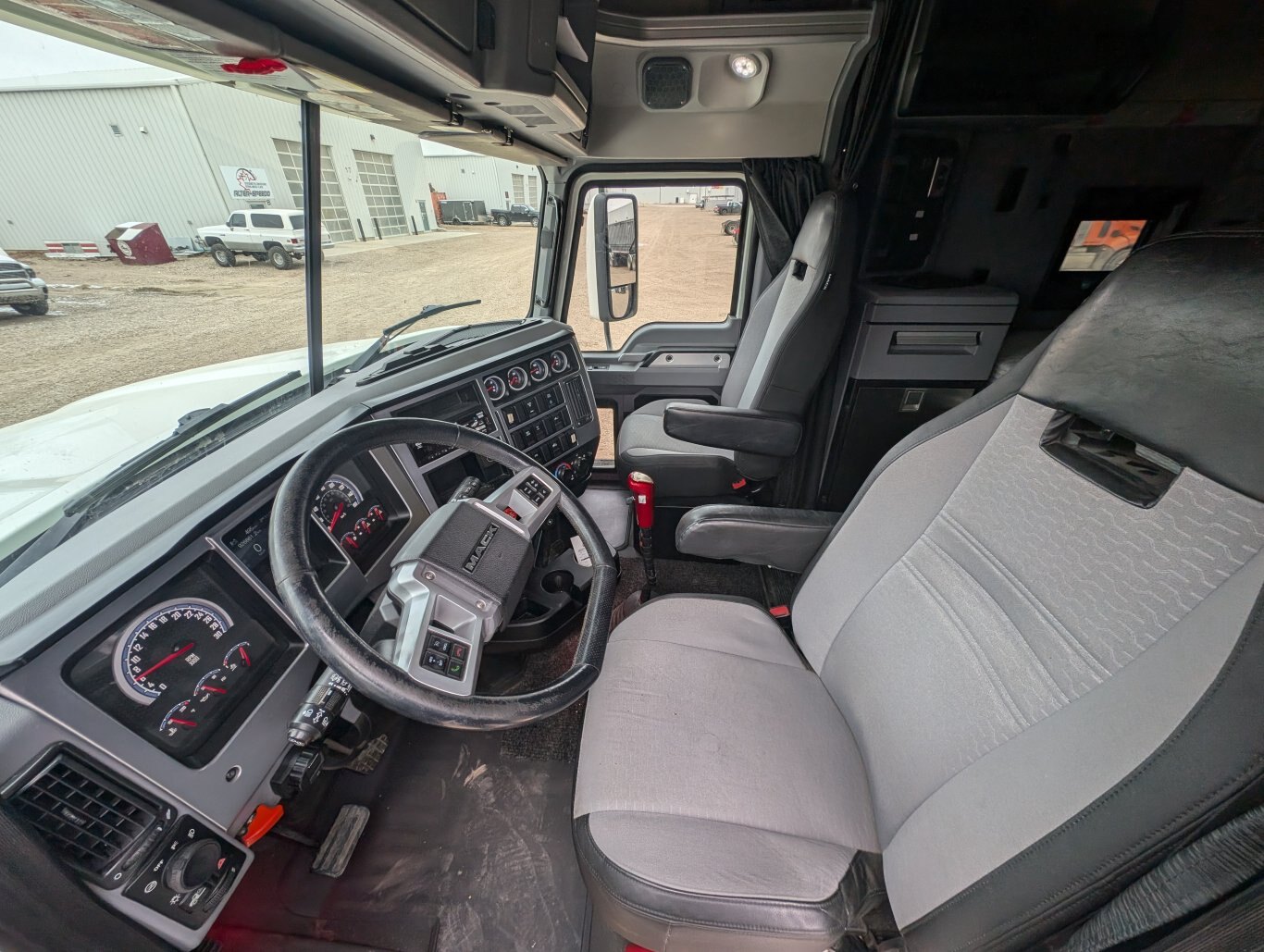 2020 Mack Pinnacle T/A Sleeper Truck Tractor