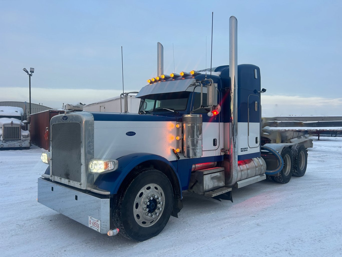 2009 Peterbilt 389 Tandem Truck w/ Fluid pump