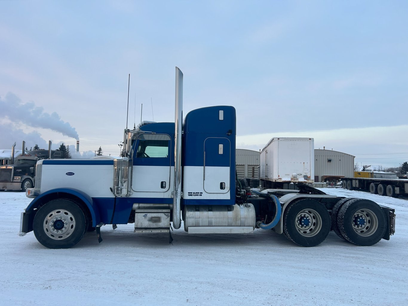 2009 Peterbilt 389 Tandem Truck w/ Fluid pump