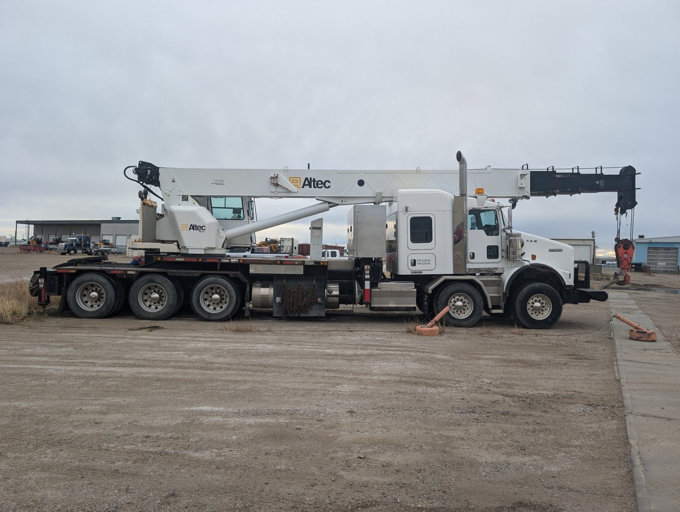 2013 Kenworth T800 Tandem/Tri drive Altec 40 127 Boom Truck