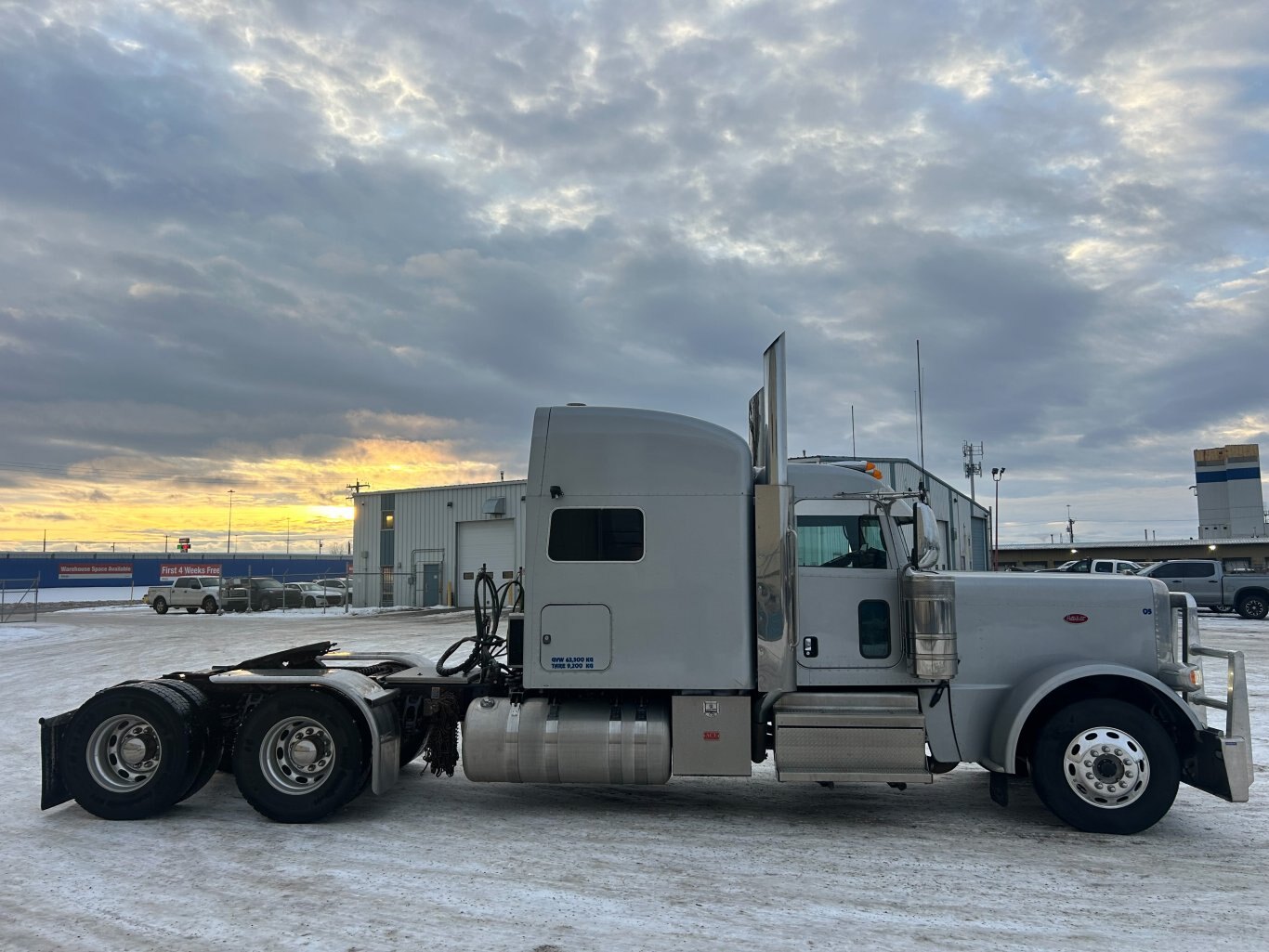 2020 Peterbilt 389 Tandem Truck