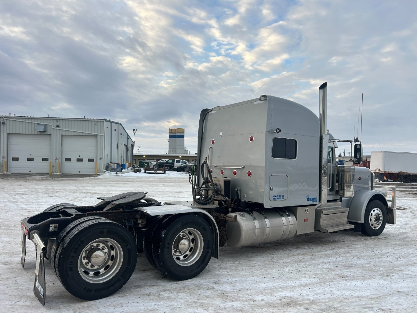 2020 Peterbilt 389 Tandem Truck