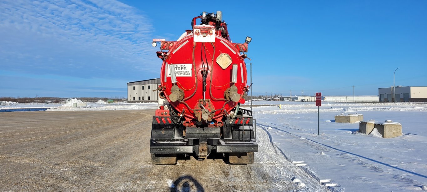 2007 Western Star 4900SA Tridrive Customvac Hydrovac W/ Coded Tank