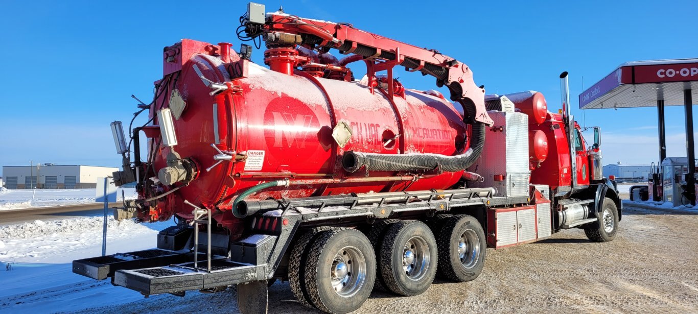 2007 Western Star 4900SA Tridrive Customvac Hydrovac W/ Coded Tank