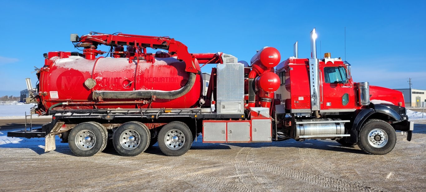 2007 Western Star 4900SA Tridrive Customvac Hydrovac W/ Coded Tank