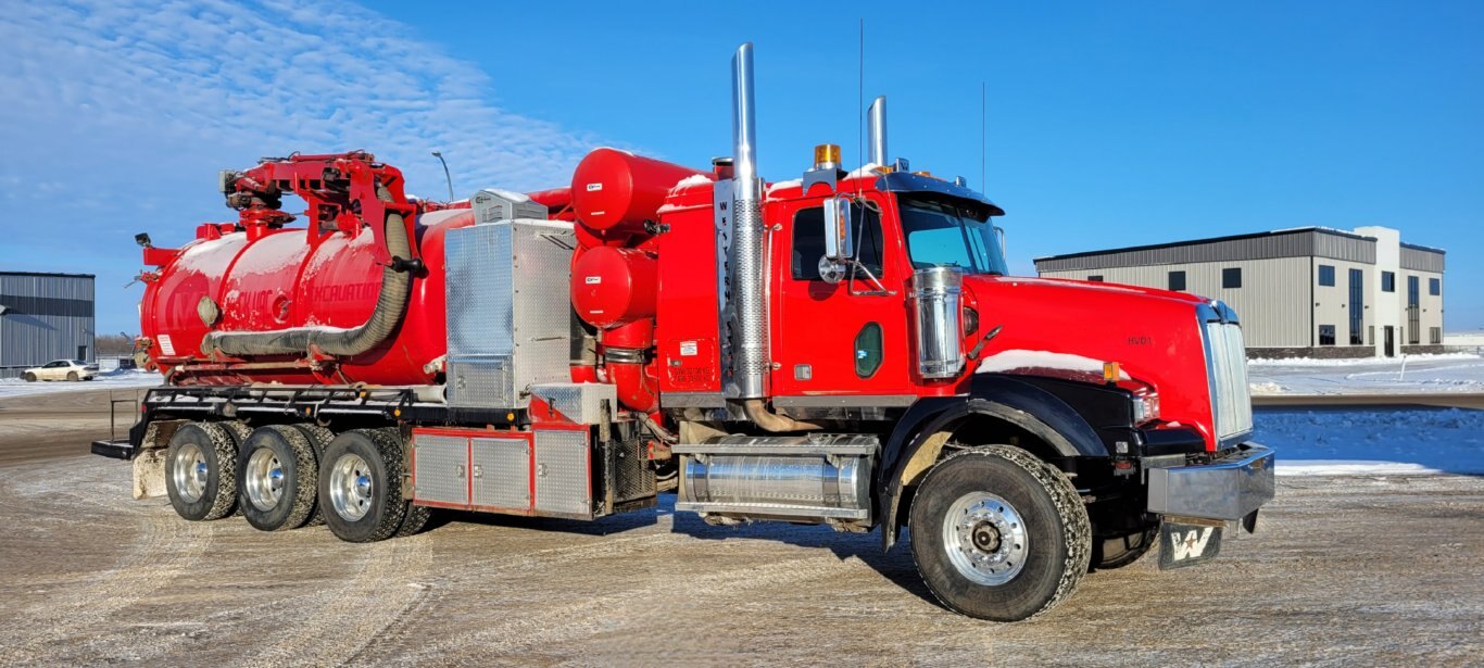 2007 Western Star 4900SA Tridrive Customvac Hydrovac W/ Coded Tank