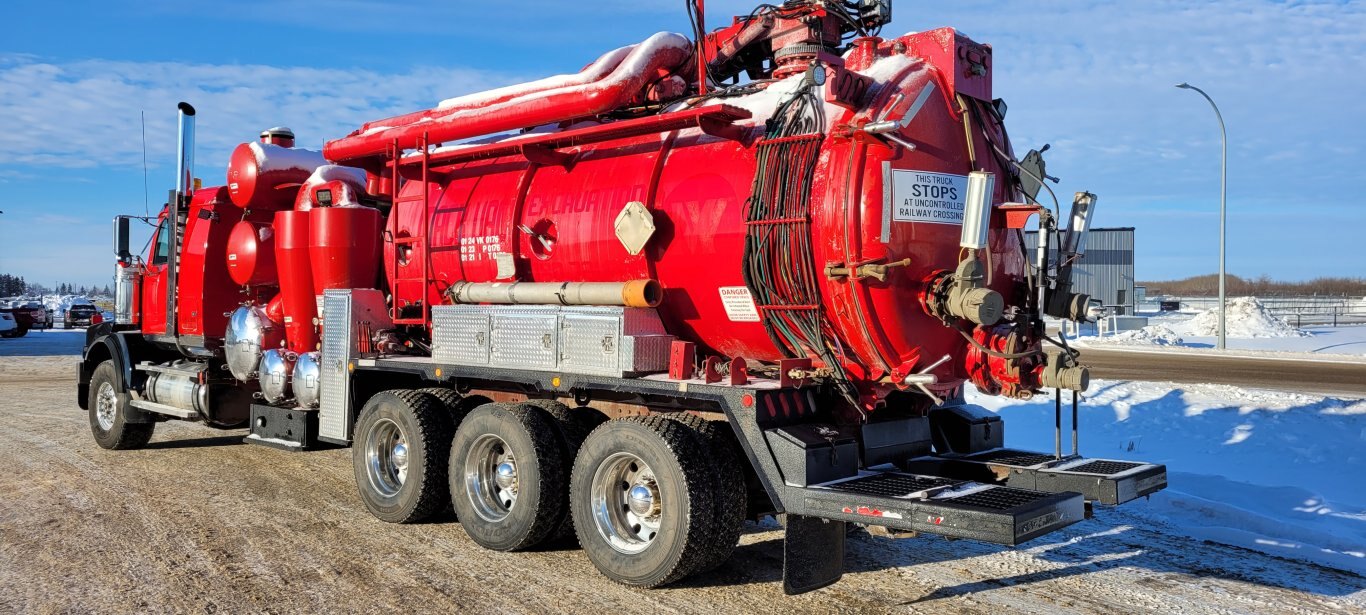 2007 Western Star 4900SA Tridrive Customvac Hydrovac W/ Coded Tank