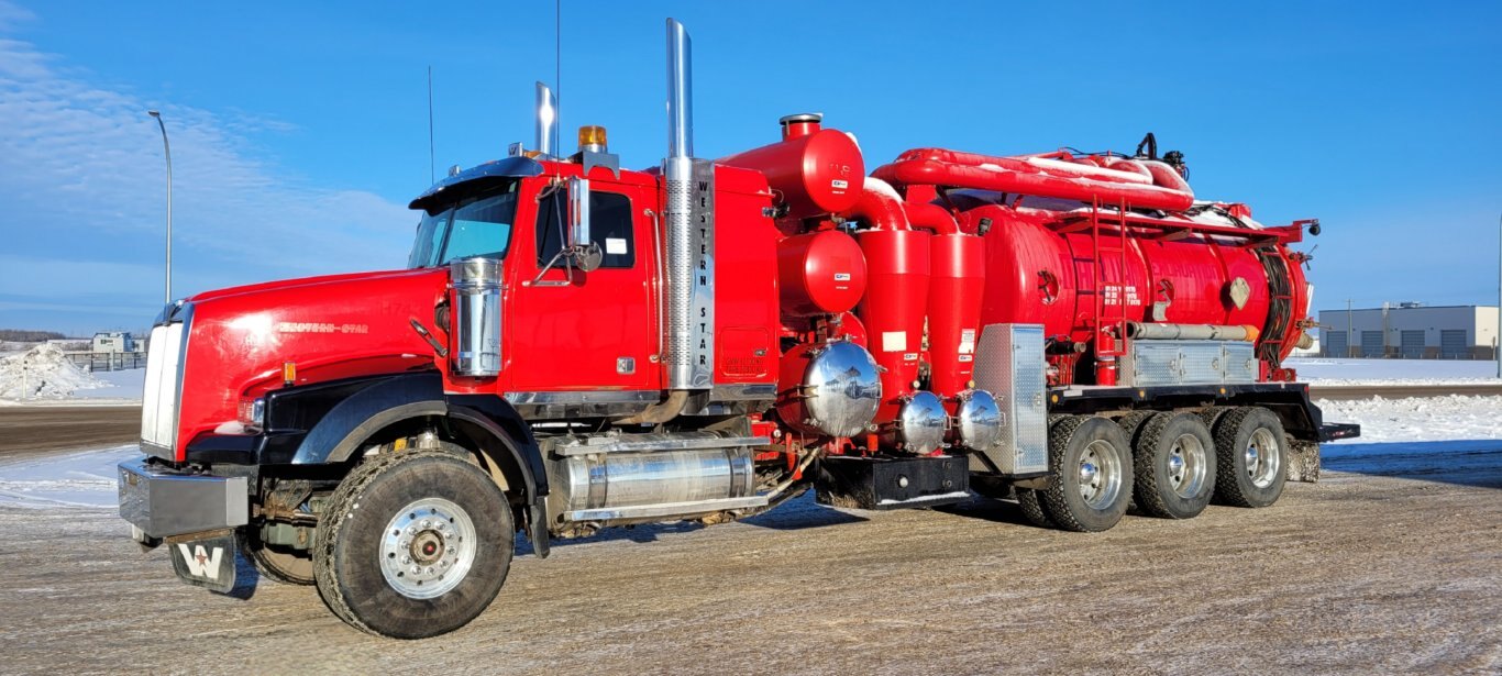 2007 Western Star 4900SA Tridrive Customvac Hydrovac W/ Coded Tank