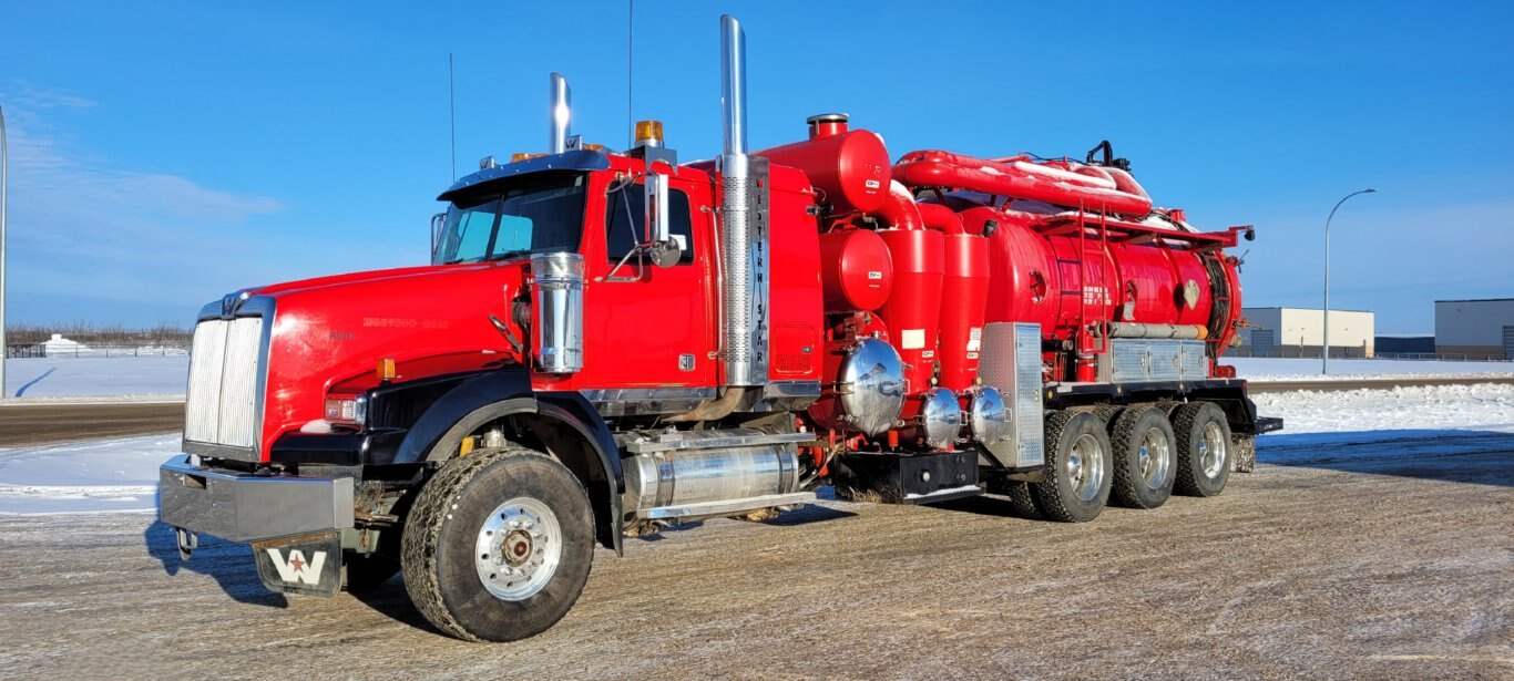 2007 Western Star 4900SA Tridrive Customvac Hydrovac W/ Coded Tank