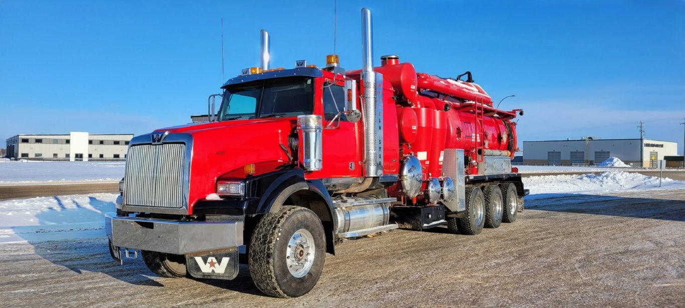 2007 Western Star 4900SA Tridrive Customvac Hydrovac W/ Coded Tank