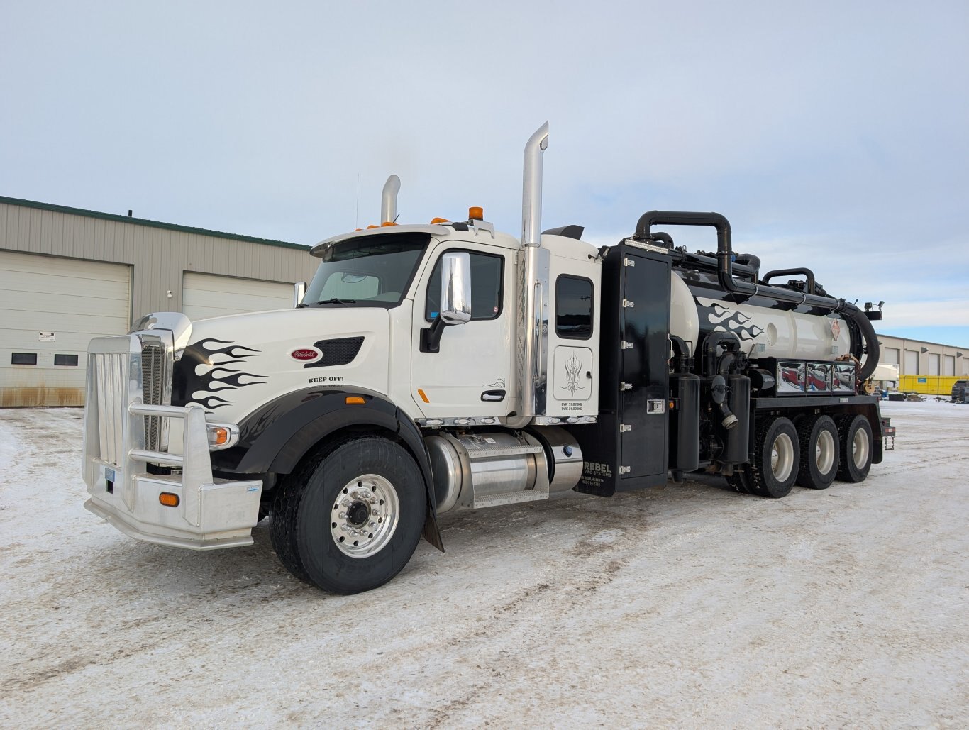 2019 Peterbilt 567 8x6 Rebel Combo Vac Truck