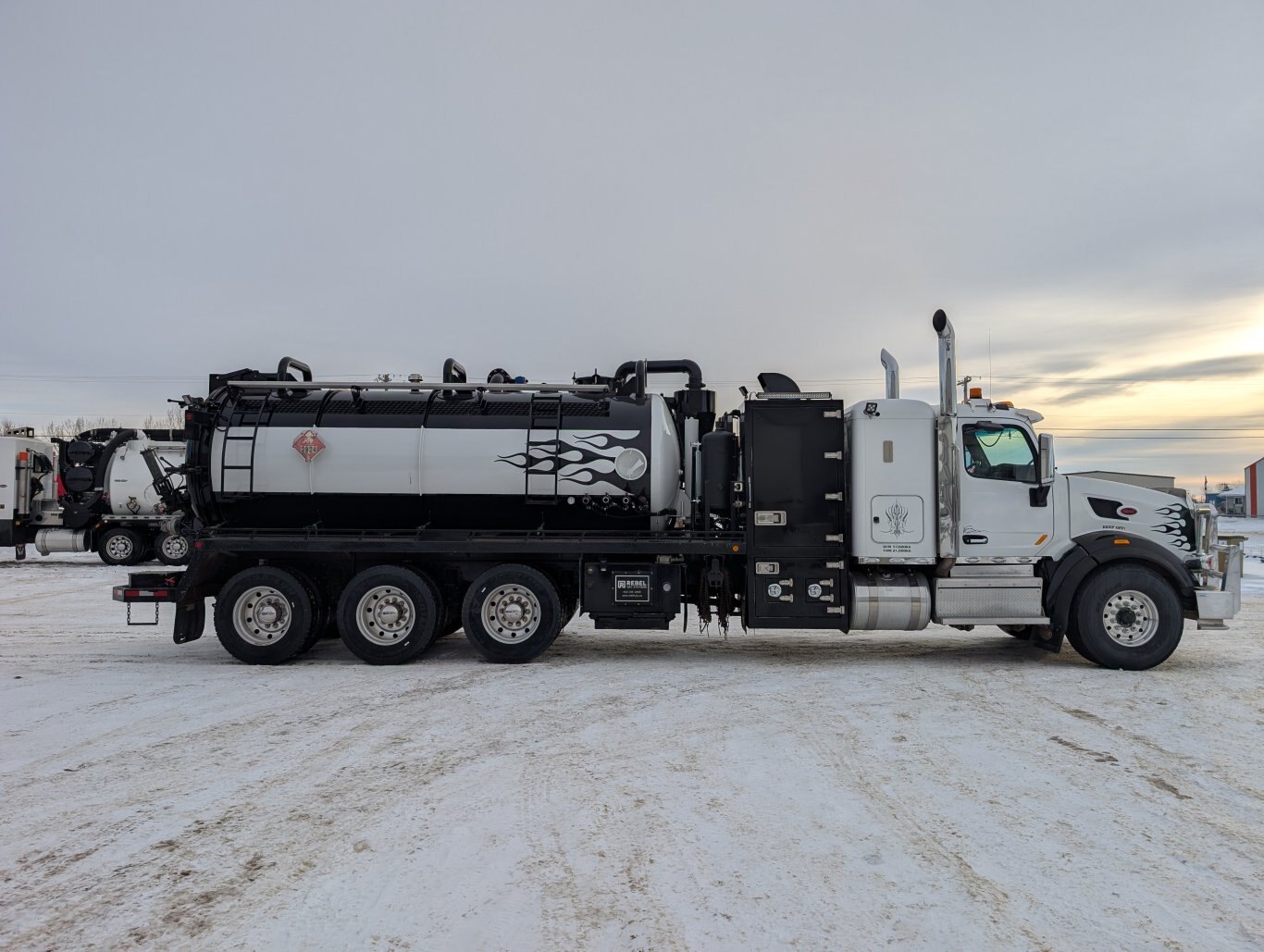 2019 Peterbilt 567 8x6 Rebel Combo Vac Truck