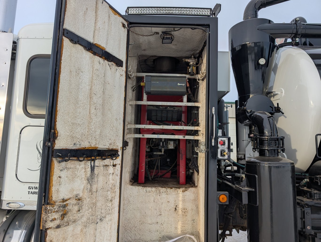 2019 Peterbilt 567 8x6 Rebel Combo Vac Truck