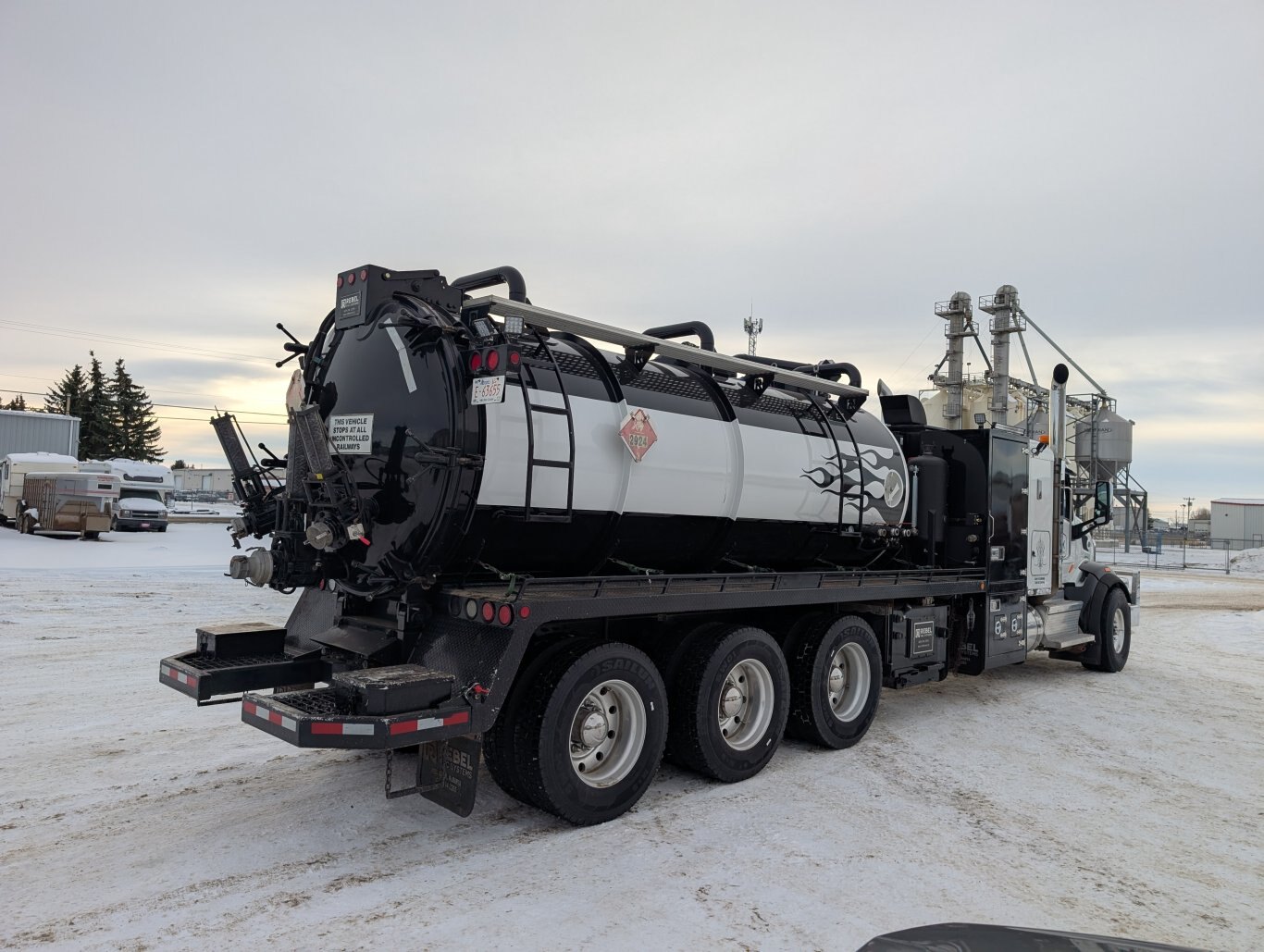 2019 Peterbilt 567 8x6 Rebel Combo Vac Truck