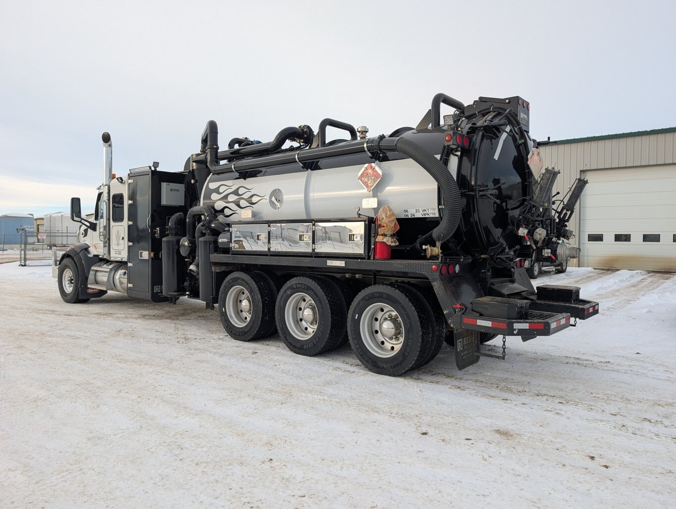 2019 Peterbilt 567 8x6 Rebel Combo Vac Truck