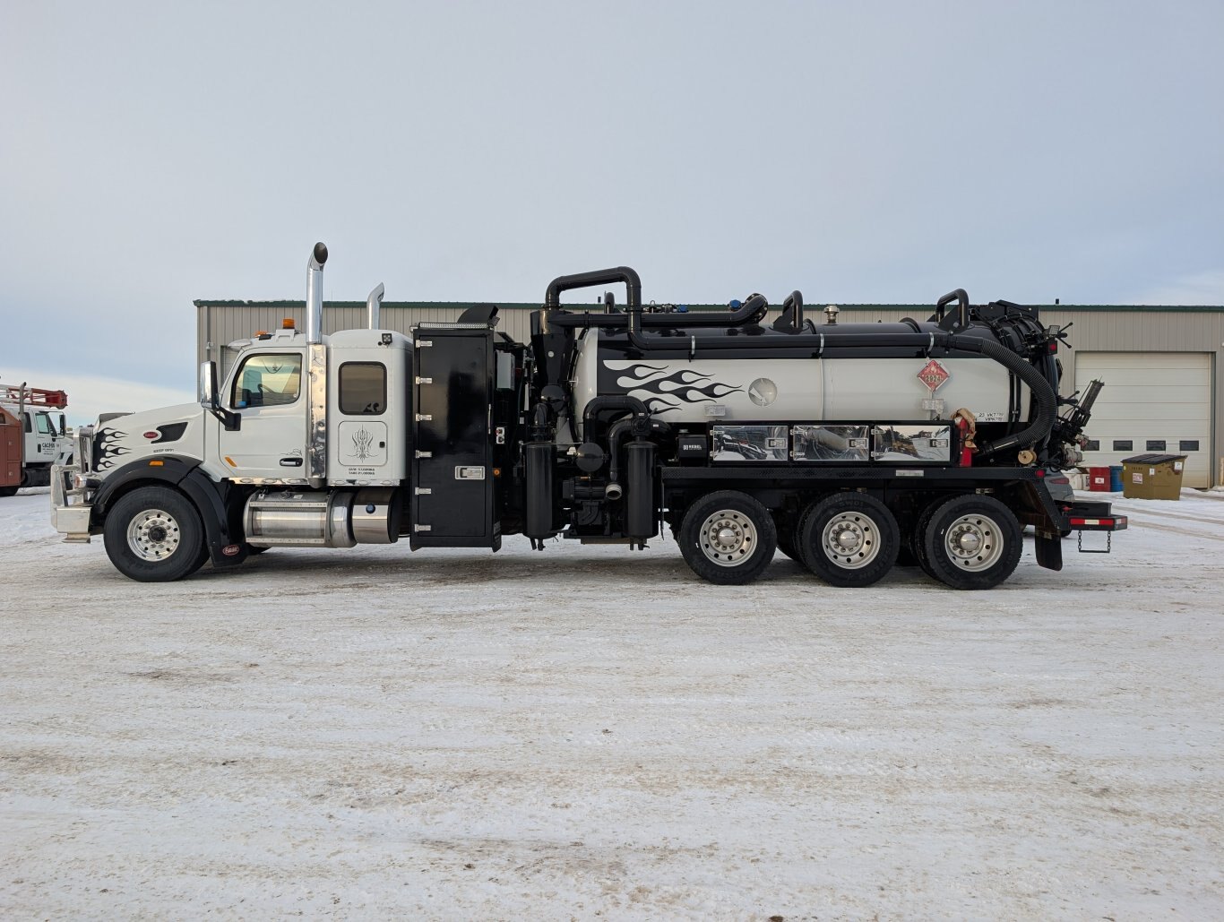 2019 Peterbilt 567 8x6 Rebel Combo Vac Truck