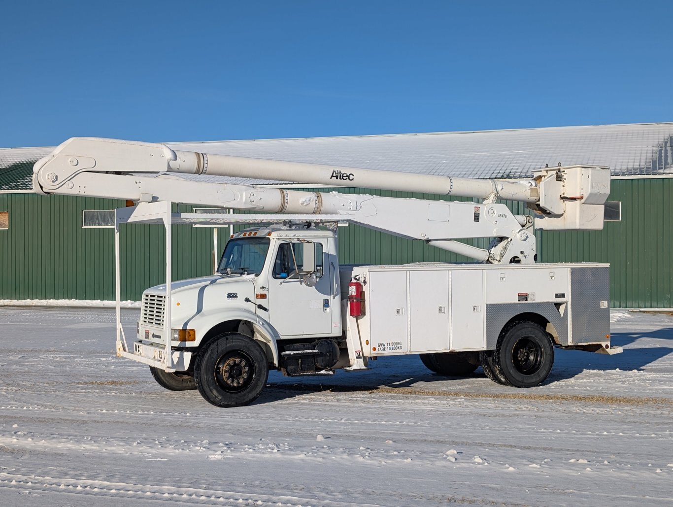 2001 International S/A Bucket Truck