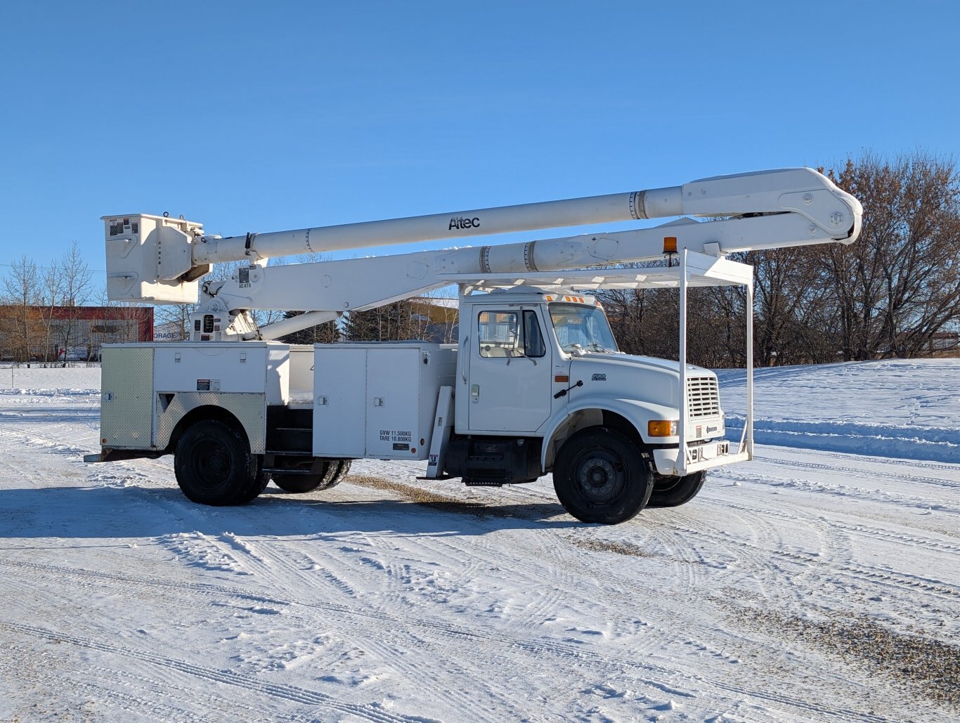 2001 International S/A Bucket Truck