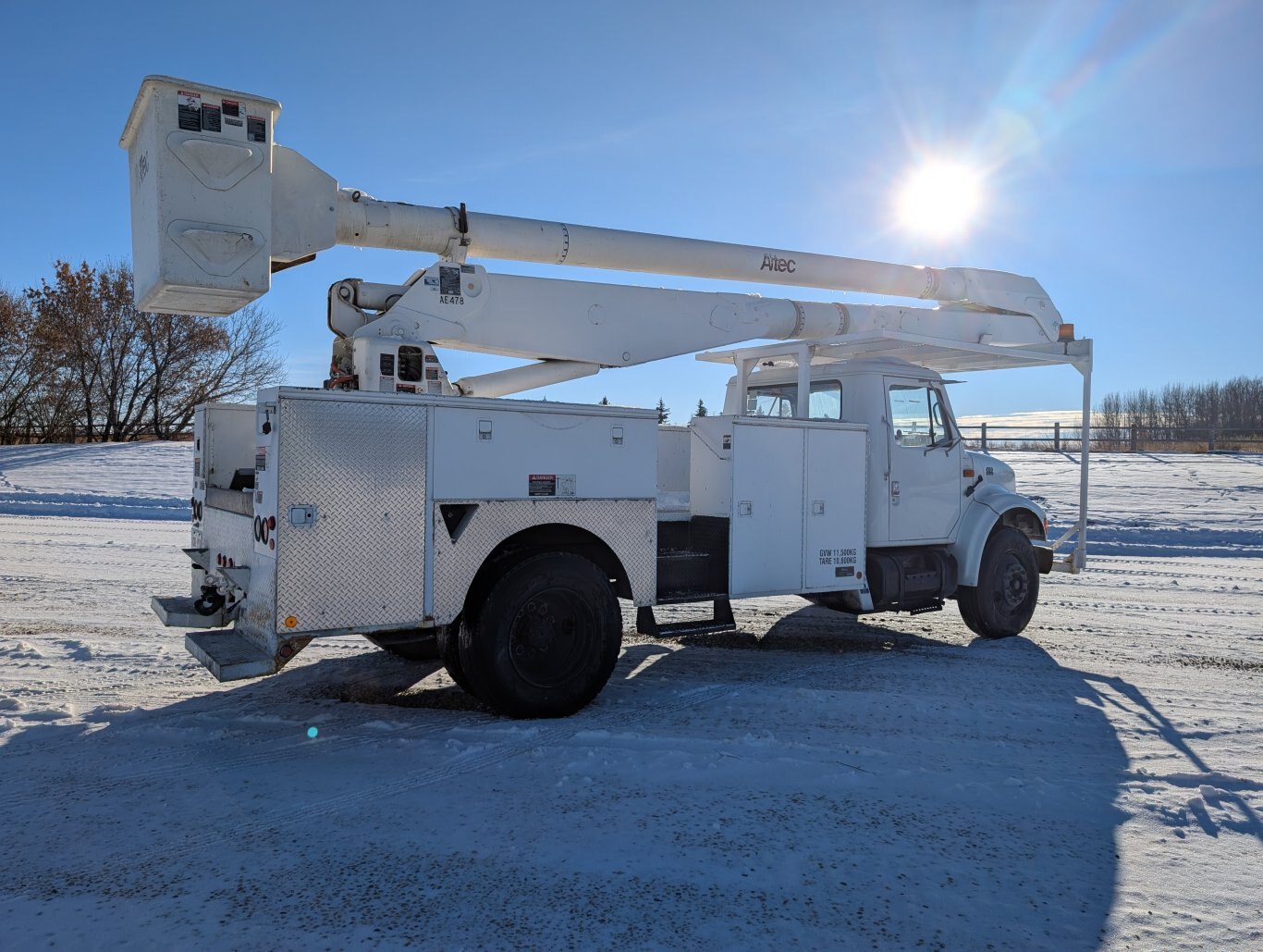 2001 International S/A Bucket Truck