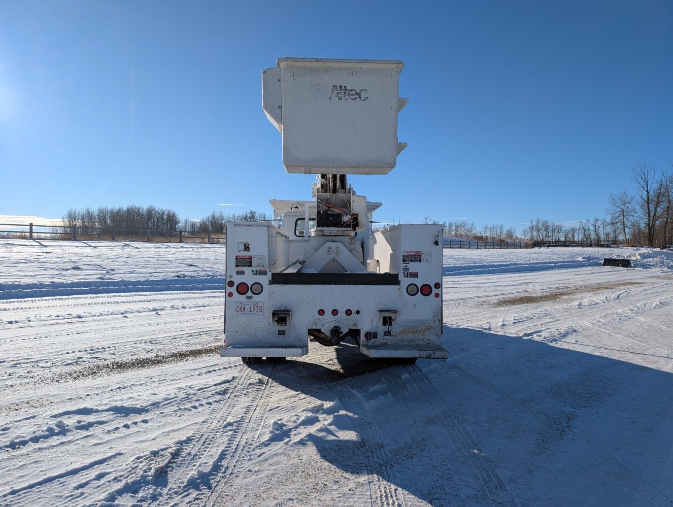 2001 International S/A Bucket Truck