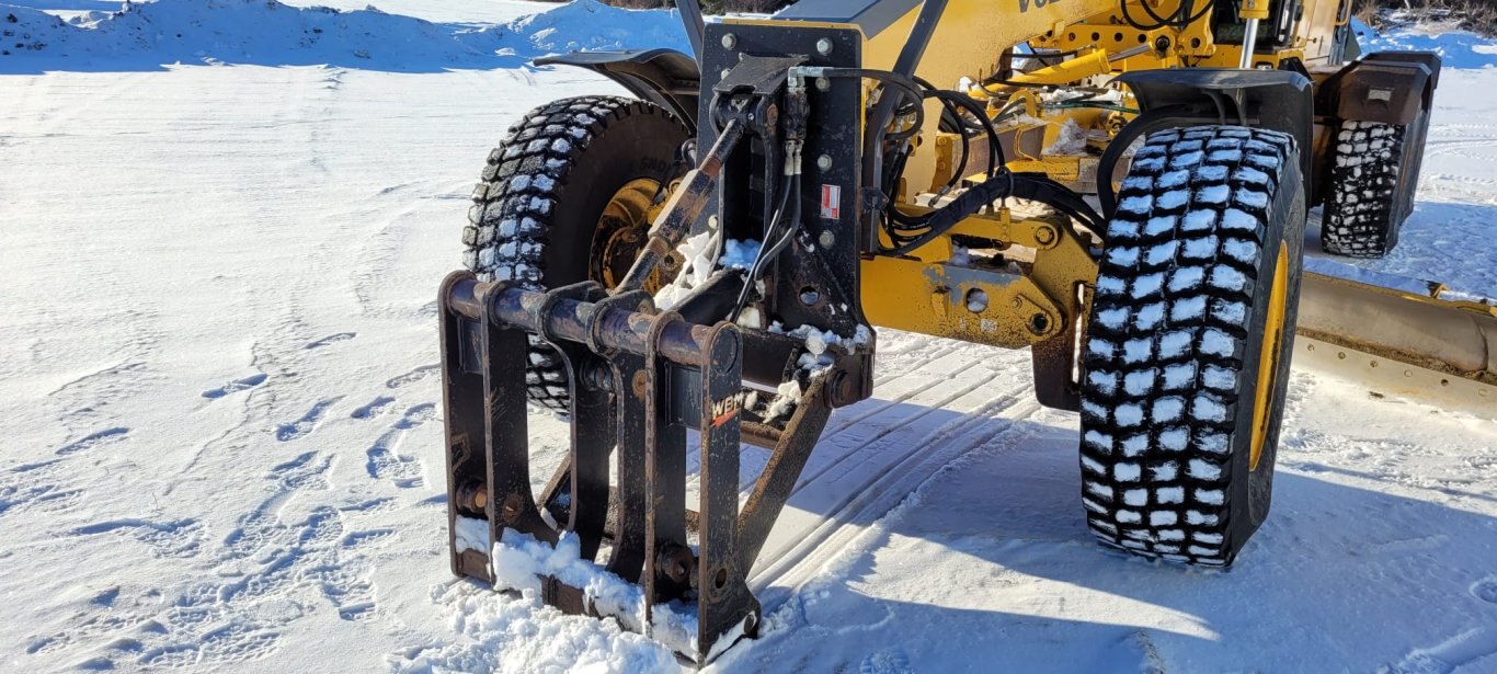 2013 Volvo G976 AWD Grader w/ Wing