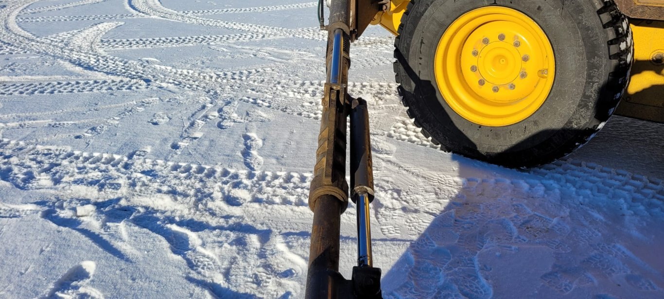 2013 Volvo G976 AWD Grader w/ Wing