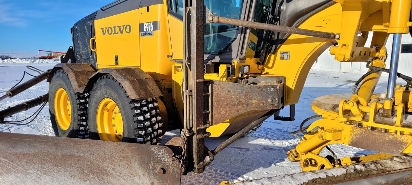 2013 Volvo G976 AWD Grader w/ Wing