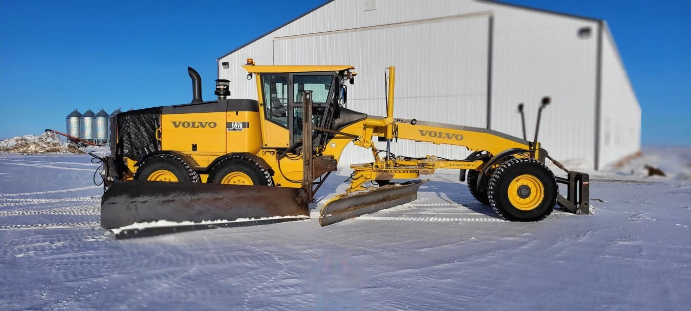 2013 Volvo G976 AWD Grader w/ Wing