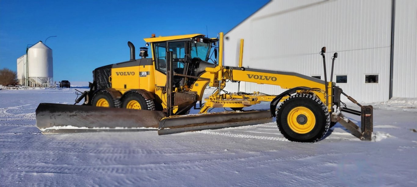 2013 Volvo G976 AWD Grader w/ Wing