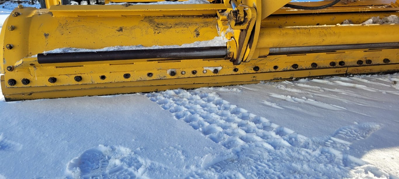 2013 Volvo G976 AWD Grader w/ Wing