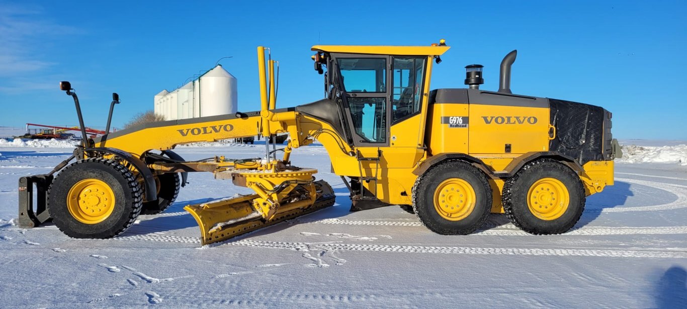 2013 Volvo G976 AWD Grader w/ Wing