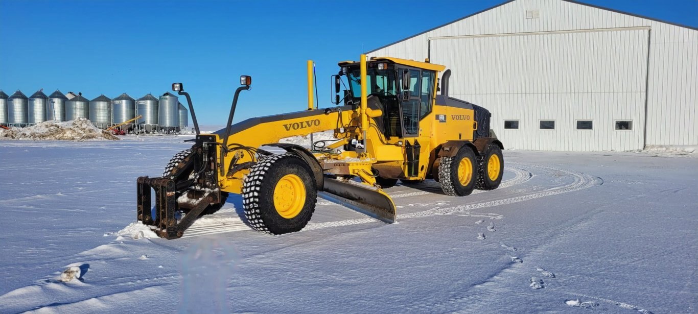 2013 Volvo G976 AWD Grader w/ Wing