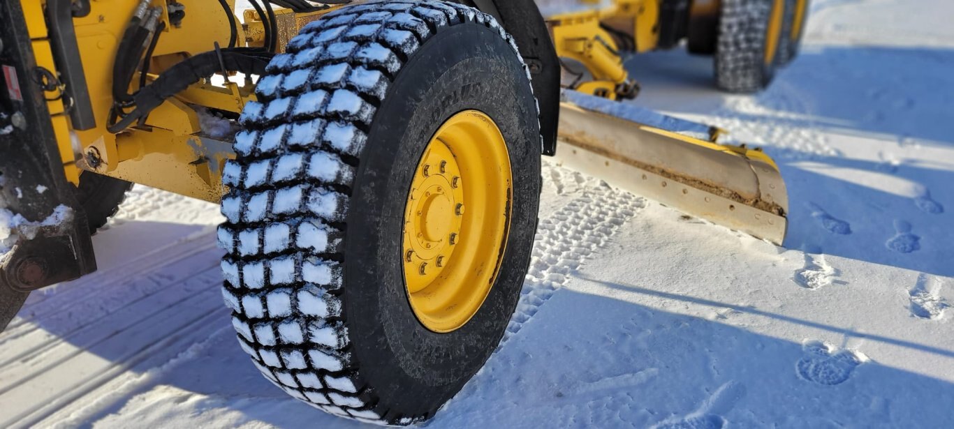 2013 Volvo G976 AWD Grader w/ Wing