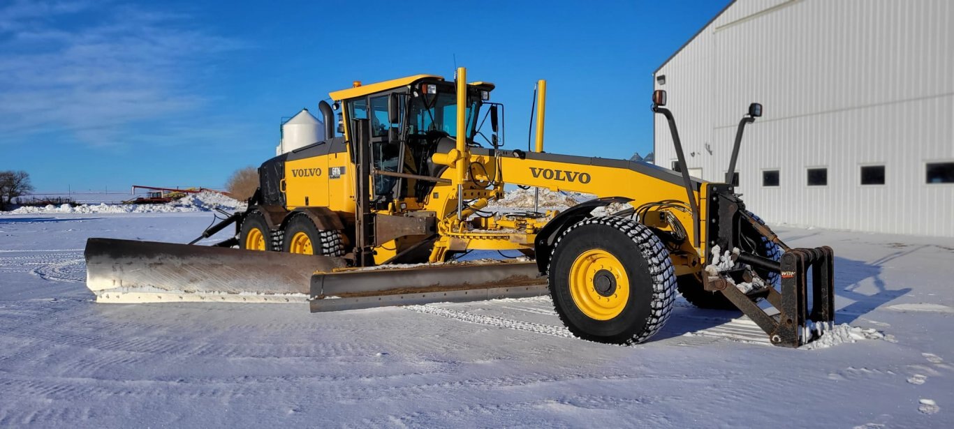 2013 Volvo G976 AWD Grader w/ Wing