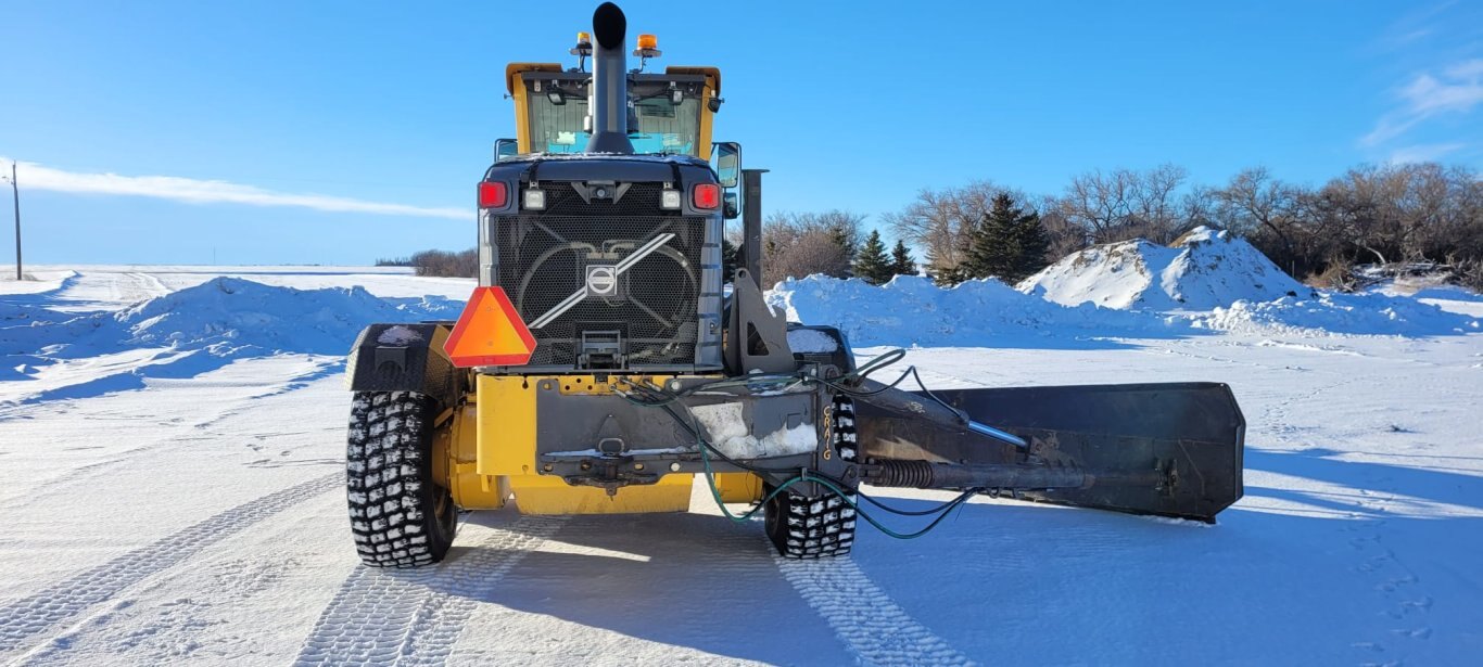 2013 Volvo G976 AWD Grader w/ Wing