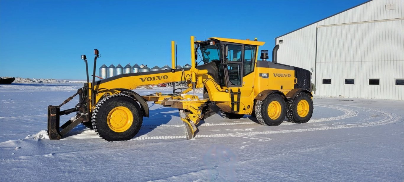 2013 Volvo G976 AWD Grader w/ Wing