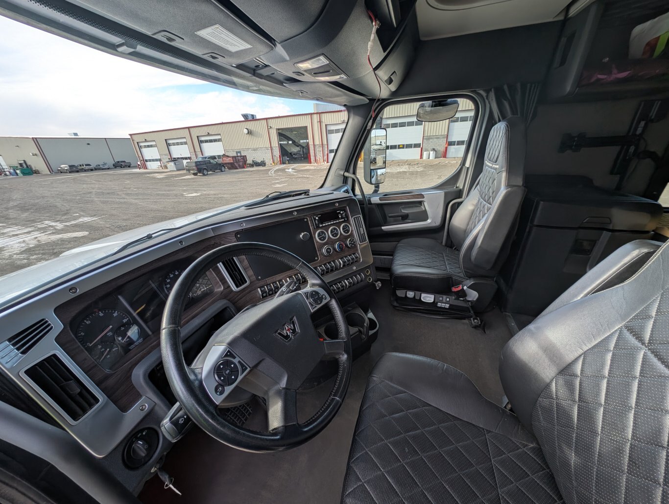 2022 Western Star 49X T/A Sleeper Truck Tractor