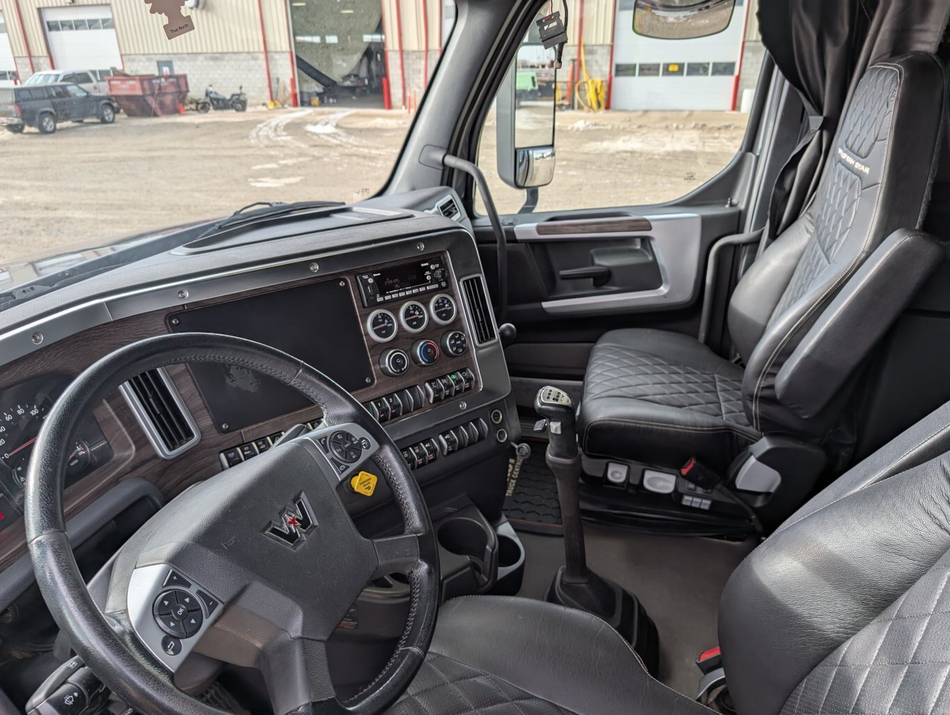 2022 Western Star 49X T/A Sleeper Truck Tractor