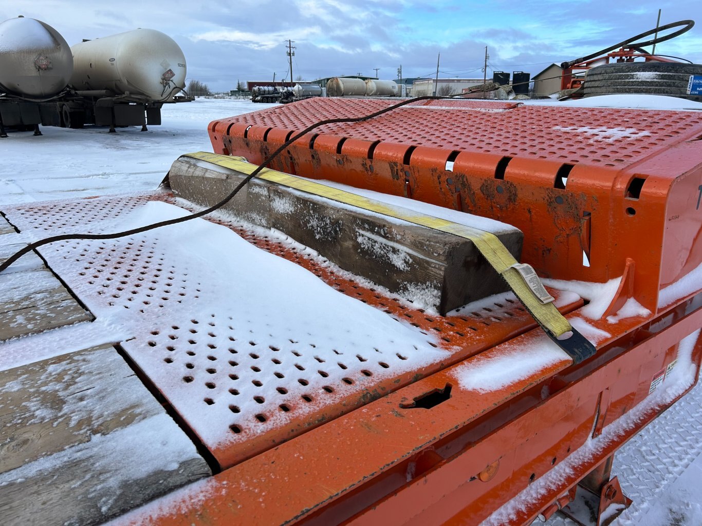 2006 Landoll 48' Hydraulic Beaver tail trailer