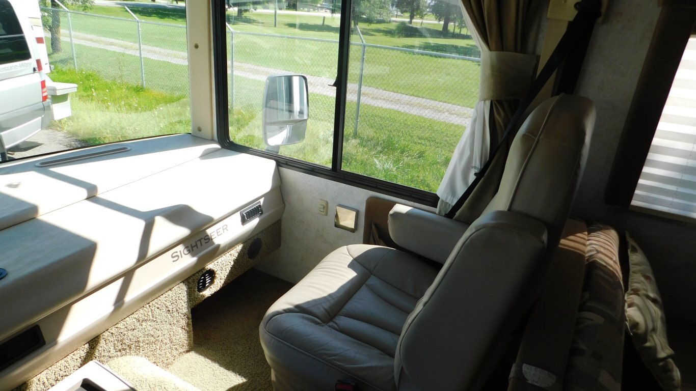 2006 Winnebago Sightseer 29R