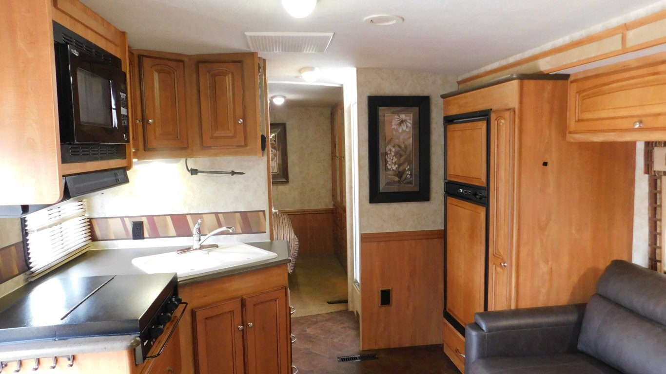 2011 Winnebago Vista 26P